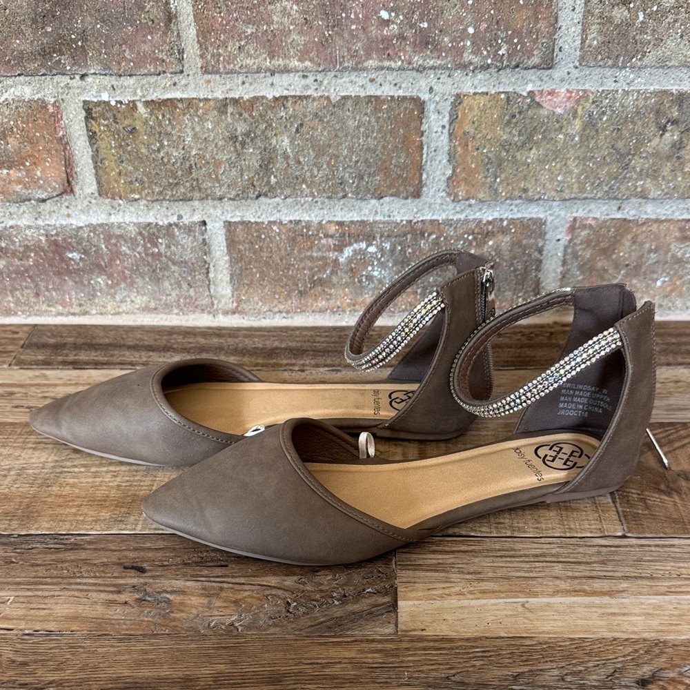 Daisy Fuentes Brown Ankle Strap Flats